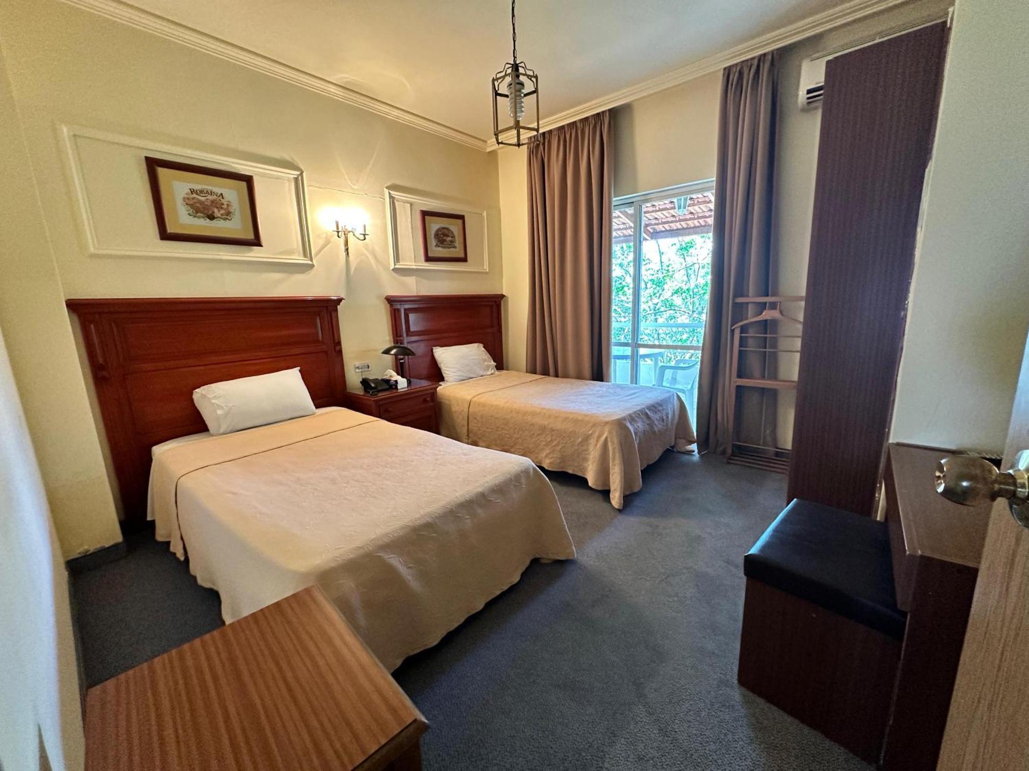 Hotel Le Crillon Brummana Esterno foto