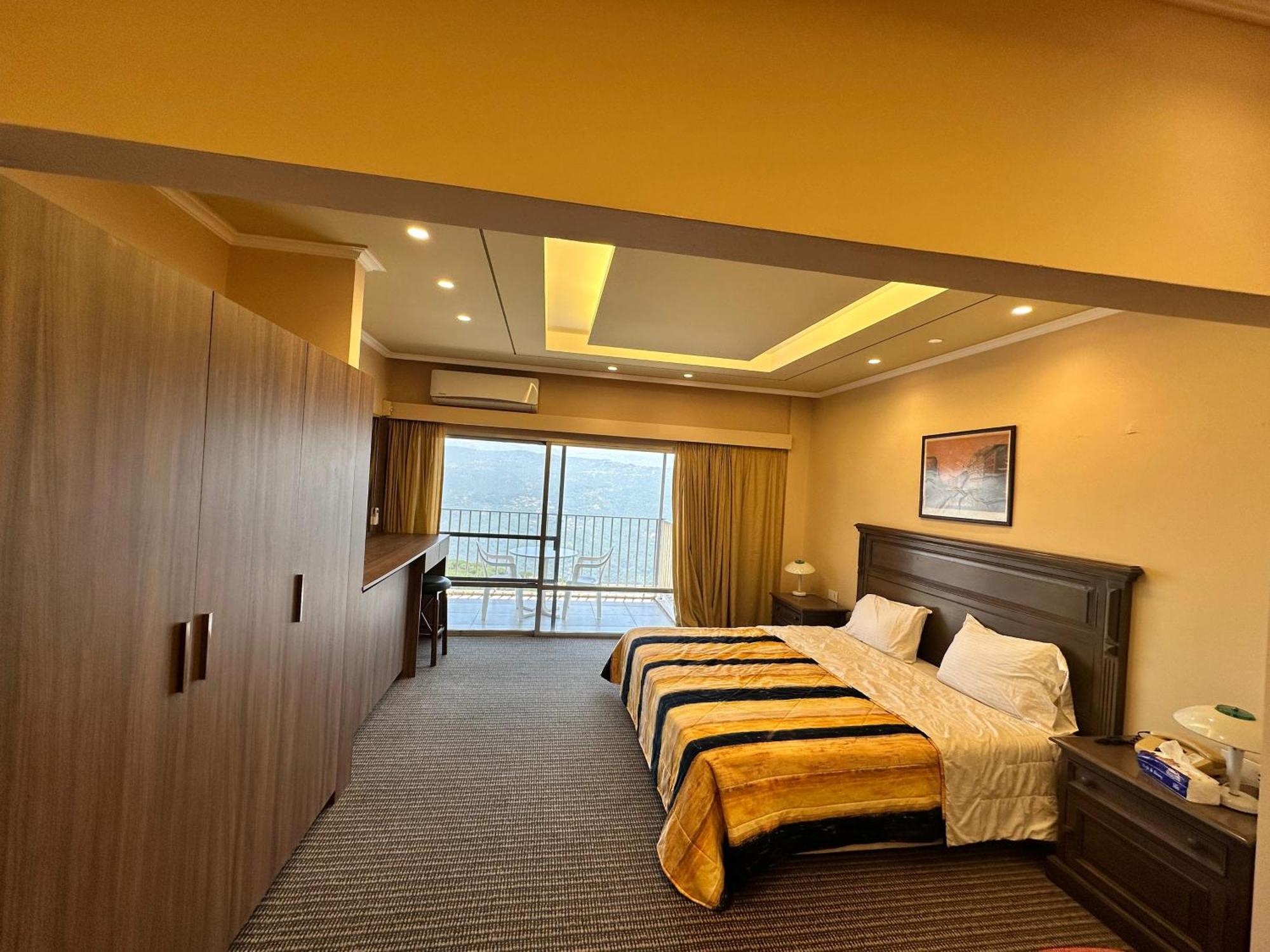 Hotel Le Crillon Brummana Esterno foto
