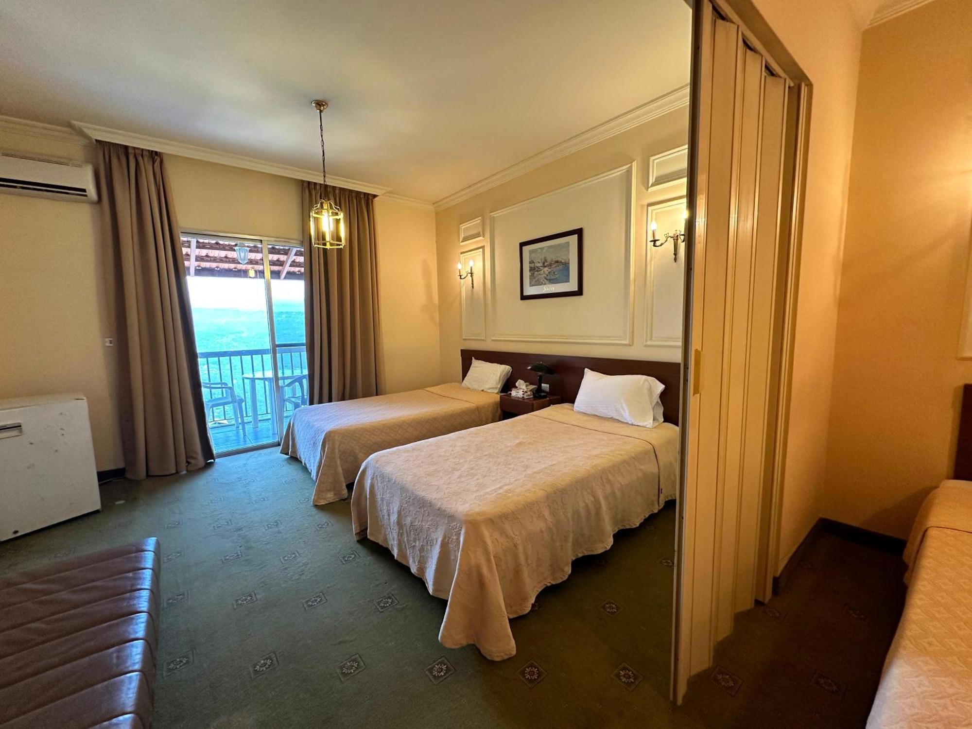Hotel Le Crillon Brummana Esterno foto