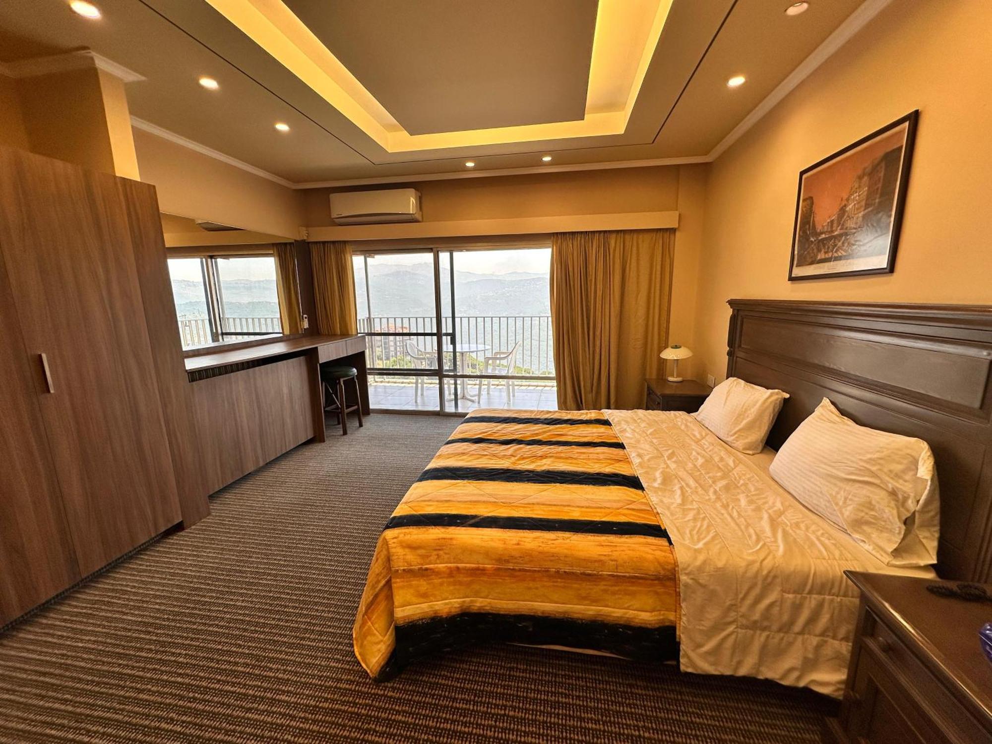 Hotel Le Crillon Brummana Esterno foto